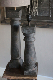 Baluster massief hout met cementfinish matzwart