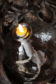 Grote olielamp op ledlicht blank