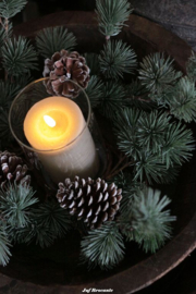 Larix krans met windlicht