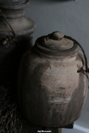 Nepalese kruik /Nepalese pot met deksel nr. 21