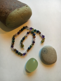 Barnsteen ketting baby/peuter (32cm), amethyst, rozenquartz, lapis lazuli, Afrikaanse Jade