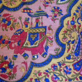 zijden sjaal roze met bloemen en olifantjes