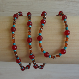 ketting in rood, oranje en blauw