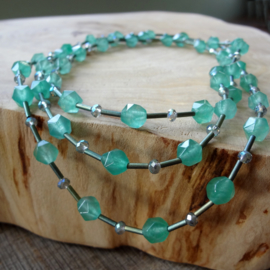 ketting van zeegroene Burmese jade