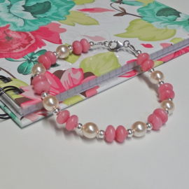 Armband van rozenkwarts, glasparels en zilveren kraaltjes