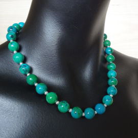 Ketting van chrysocolla kralen en zilveren kraaltjes