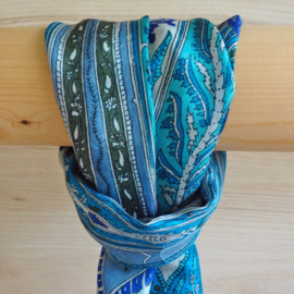 zijden sjaal aqua blauw met print