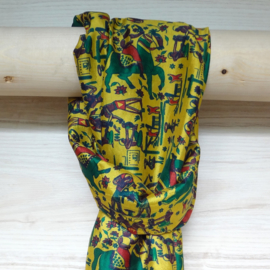 zijden sjaal geel met valkenjacht figuurtjes