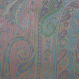 sjaal in pastelkleuren