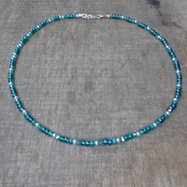 ketting in aqua blauw