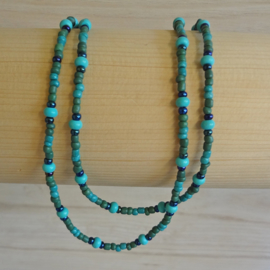 lange ketting in kleuren van de zee