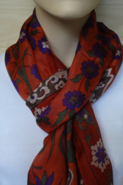 zijden sjaal rood met bloemen