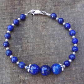 Armband van lapis lazuli en zilveren kralen