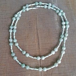 Lange ketting in pastelgroen