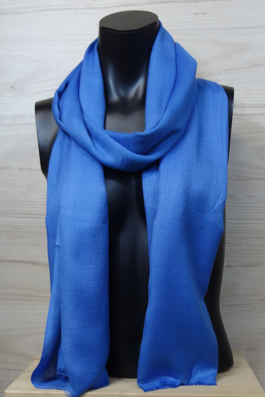 getuige bestuurder Zenuwinzinking Sjaal in blauw, 50% wol | Effen gekleurde sjaals | SEWISO