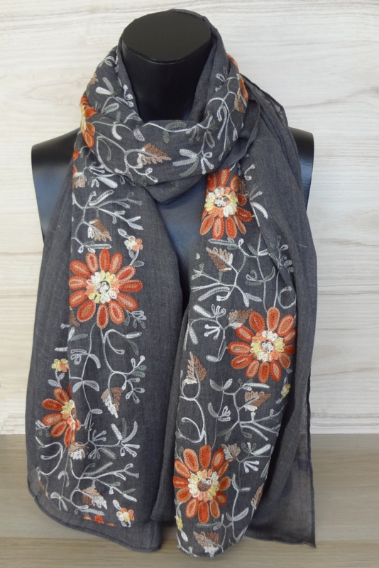 sjaal grijs met bloemenrand