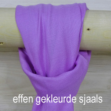 https://www.sewiso.com/c-5143734/effen-gekleurde-sjaals/