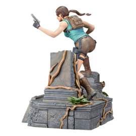 Tomb Raider Figure Lara Croft 24 cm - Dark Horse [Pre-Order]