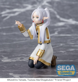 Frieren: Beyond Journey's End PM Perching PVC Figure Frieren Poking Something 10 cm - Sega [Nieuw]