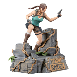 Tomb Raider Figure Lara Croft 24 cm - Dark Horse [Pre-Order]