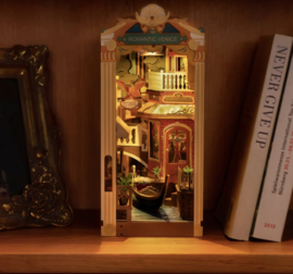 Book Nook Romantic Venice