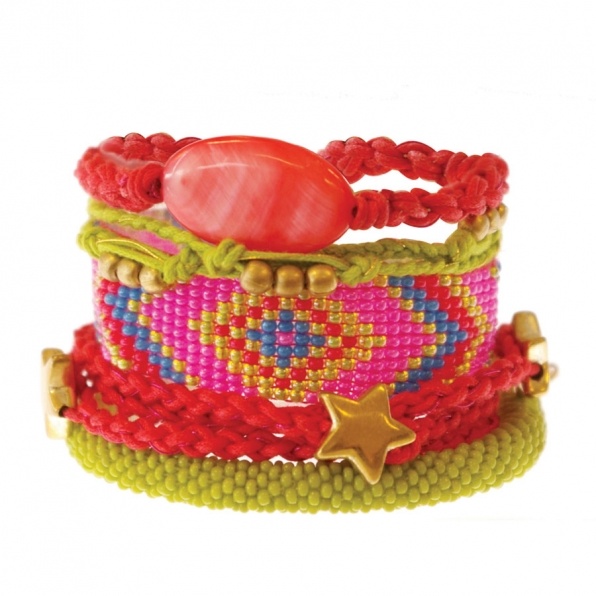 Lime en rood armbanden uit Nepal A Beautiful Story