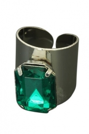 Zilverkleurige ring met groene steen