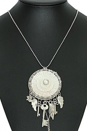 3020H/ Ketting met wit ornament