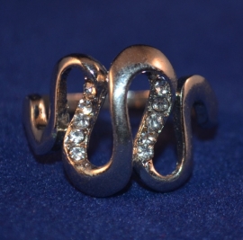 1013/- Ring met 2 ovale cirkels en steentjes