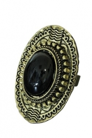 Ovale ring met zwarte steen