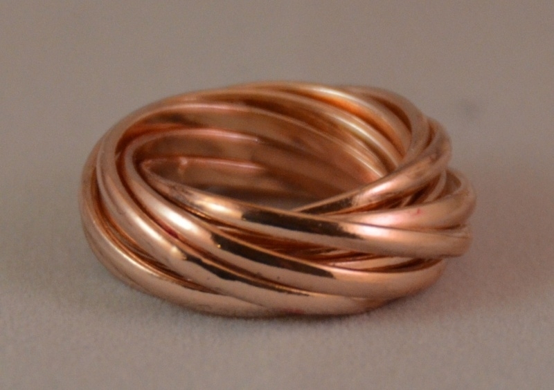 1002/M Gedraaide ring in goudkleur