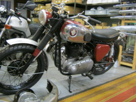 BSA B31 , 1954 ,met extra onderdelen , verkocht