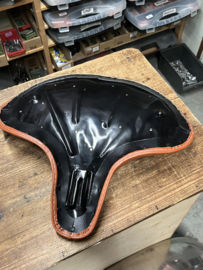 Replica Harley jaren 40 zadel.