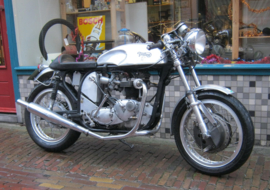 Triton caferacer ,    verkocht.