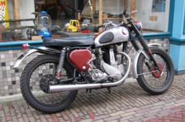 BSA B31 , 1954 ,met extra onderdelen , verkocht