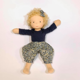 Tasha - een 14''/36 cm tall handgemaakte Waldorf pop