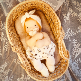 Petite Bébé, 30 cm tall - Caramel