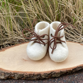 Woolen handmade booties - Natural white