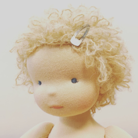 Tasha - een 14''/36 cm tall handgemaakte Waldorf pop