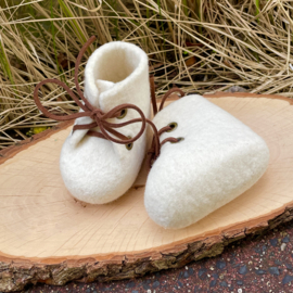 Woolen handmade booties - Natural white