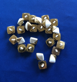 Knoop vierkant goud-wit 15 mm