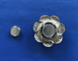 Magneet sluiting oud zilver met bruine steen