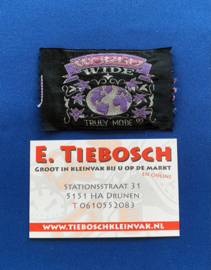 Applicatie Truly world zwart-paars