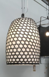 Hanenmand lamp bamboe gevlochten zwart met witte binnen afwerking