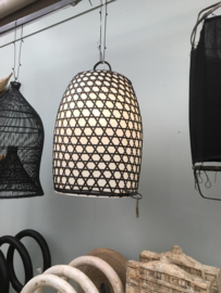 Hanenmand lamp bamboe gevlochten zwart met witte binnen afwerking