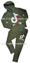 FRTT1347 joggingset Armygreen (6pcs) weer binnen