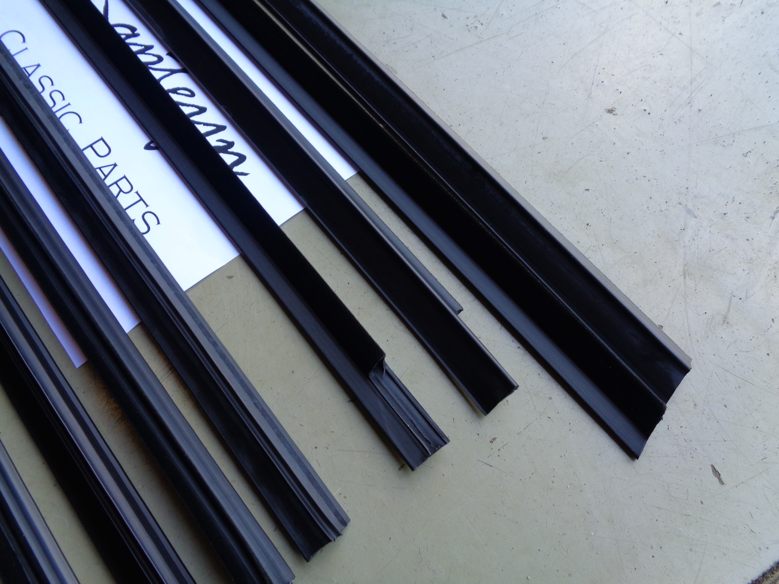 Weatherstripset PVC 4-door and Touring 09-1987 on, 8 pieces (Repro, New)