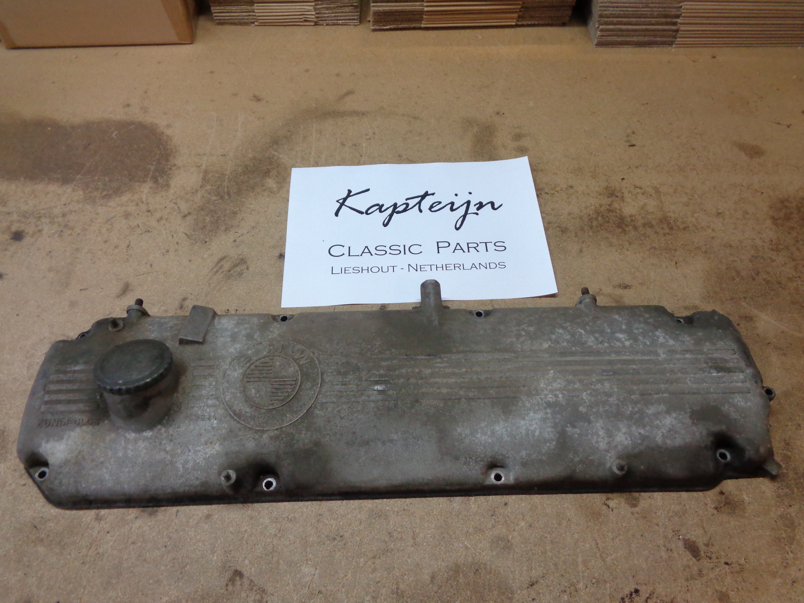 Valve cover M30  carburetor late model (Used)