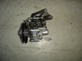 Steeringpump M20 (with brackets etc)