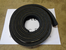 Seal between fueltank and bootfloor, 30x15mm selfadhesive, L=2500mm (Repro, New)